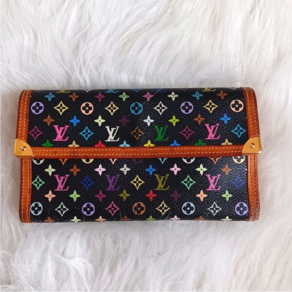 🖤❤️💙LOUIS VITTON MARIKAMI WALLET